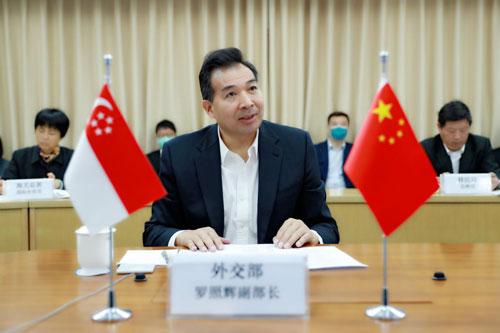 疫情下的新加坡，挑战、应对与韧性