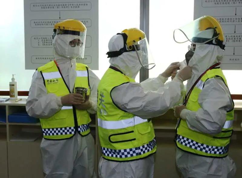 疫情下俄罗斯机场边检海关的严格措施与旅客体验