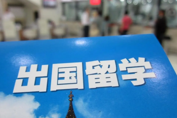 美国疫情即将结束，曙光初现，挑战犹存