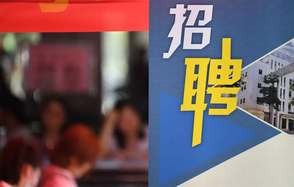新加坡疫情发钱，政府援助与社会稳定