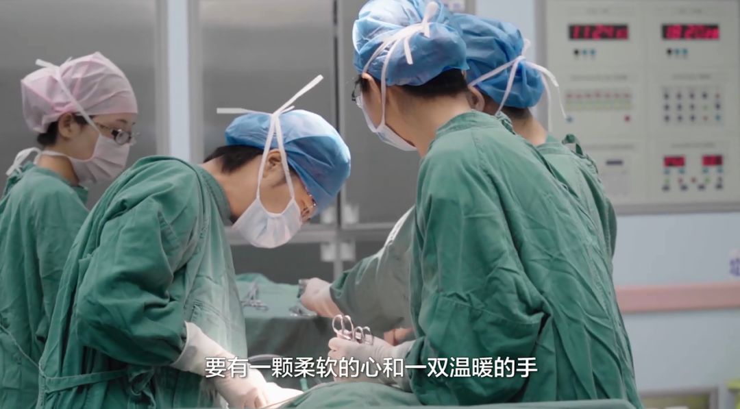 疫情下的医者抉择，韩国医生的辞职与越南医生的坚守