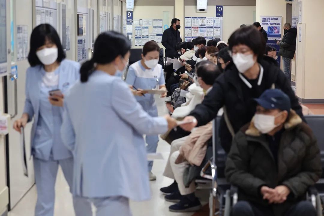 疫情下的医者抉择，一位韩国医生的辞职与全球医疗系统的反思