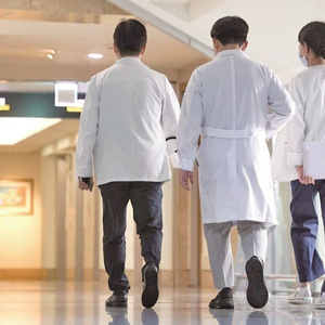疫情下的医者抉择，一位韩国医生的辞职与全球医疗系统的反思