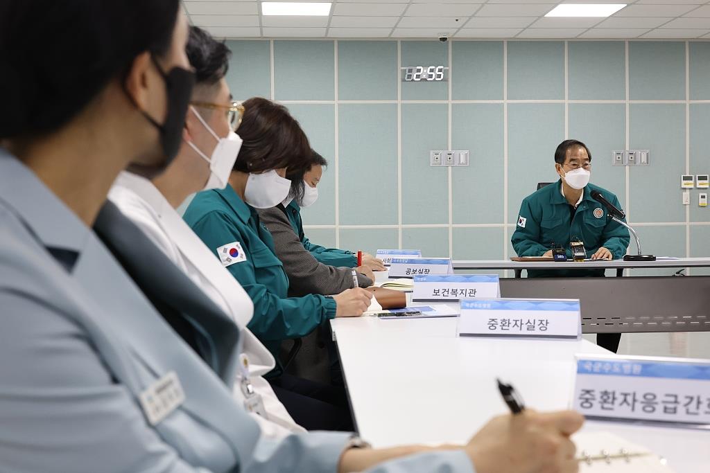 疫情下的医者抉择，一位韩国医生的辞职与伊朗工作的启示