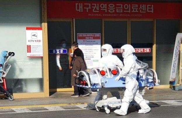 疫情下的抉择，一位韩国医生的辞职与伊朗的工作经历