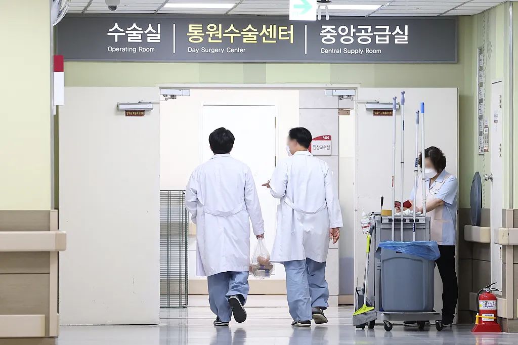 疫情下的韩国医生辞职，一场跨越国界的医疗悲剧