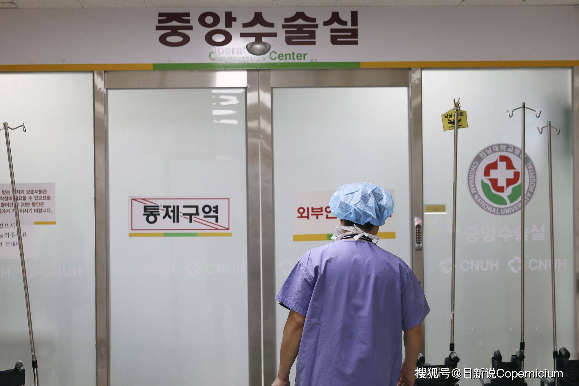 疫情下的医者抉择，韩国医生的辞职与塞浦路斯医生的坚守