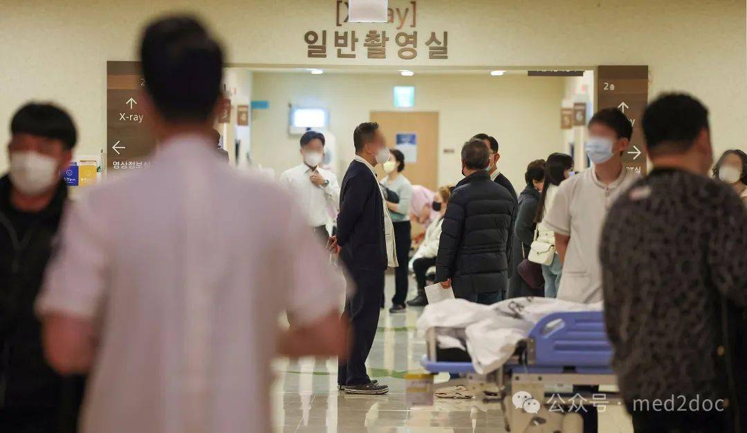 当韩国医生集体辞职遇上阿尔巴尼亚移民，一场疫情下的医疗资源争夺战