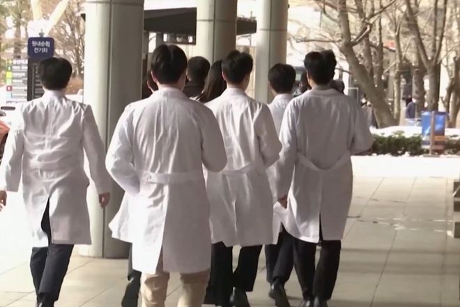 疫情下韩国医生集体辞职，为何坦桑尼亚却安然无恙？