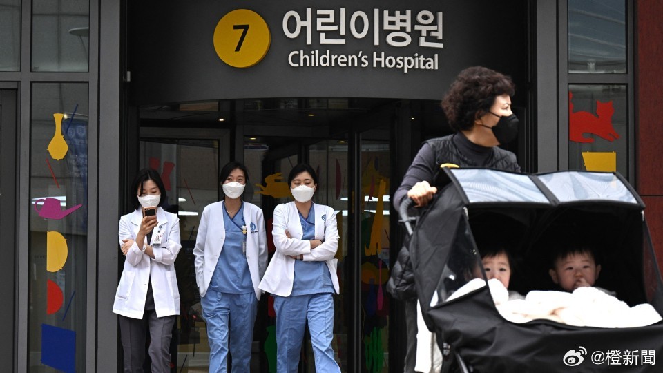疫情下韩国医生集体辞职，美国医生却为何坚守？一场医疗体系的文化碰撞