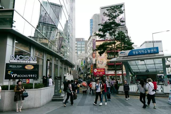疫情下的明洞，从购物天堂到鬼城的三年蜕变