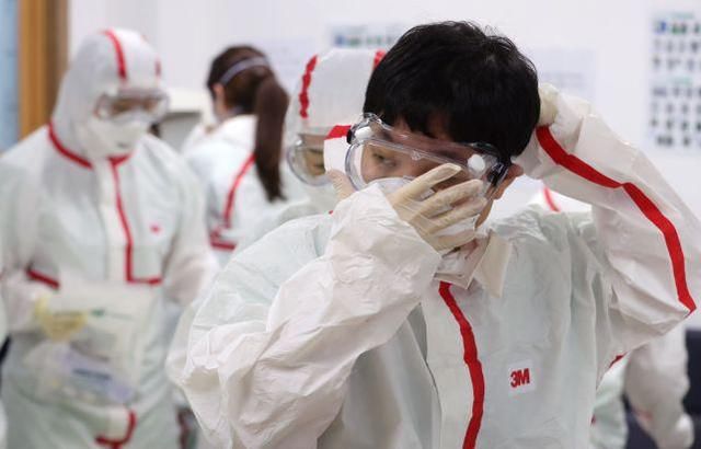 韩国疫情启示录，从抗疫模范到躺平实验的三年迷思
