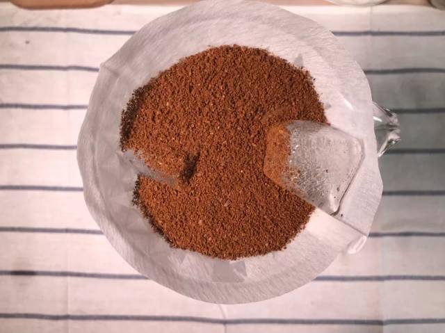 澳门防疫的松紧带与哈尔滨的冰火两重天，疫情下的城市治理辩证法