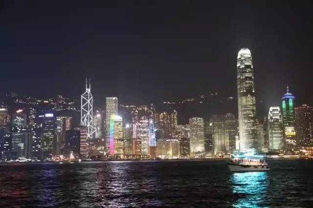 港澳双城记，当疫情撕开繁华的面纱