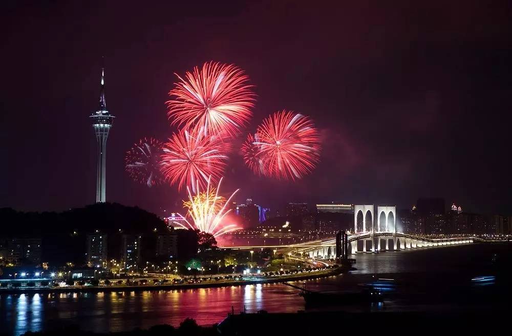 港澳双城记，当澳门按下暂停键，香港为何仍保持动态播放？