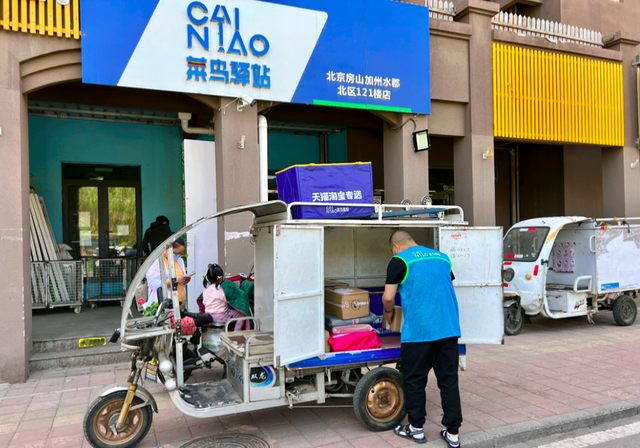 郑州防疫三色预警今起实施，菜鸟驿站老板成临时流调员背后的治理创新