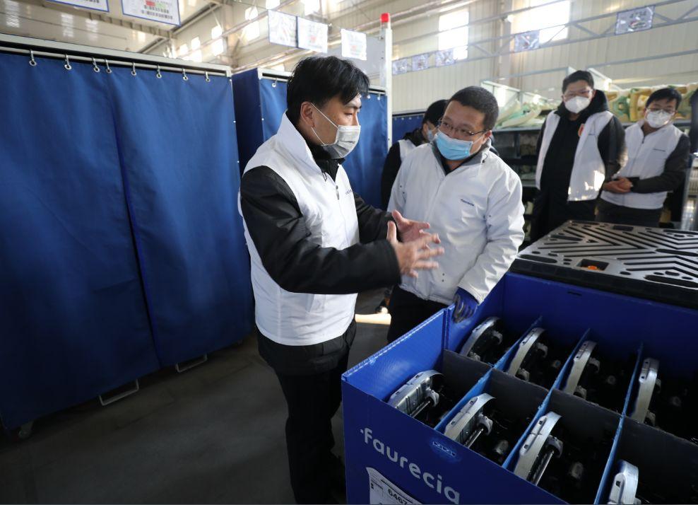 河南防疫双线战，富士康万人闭环下的民生温度与科技硬核