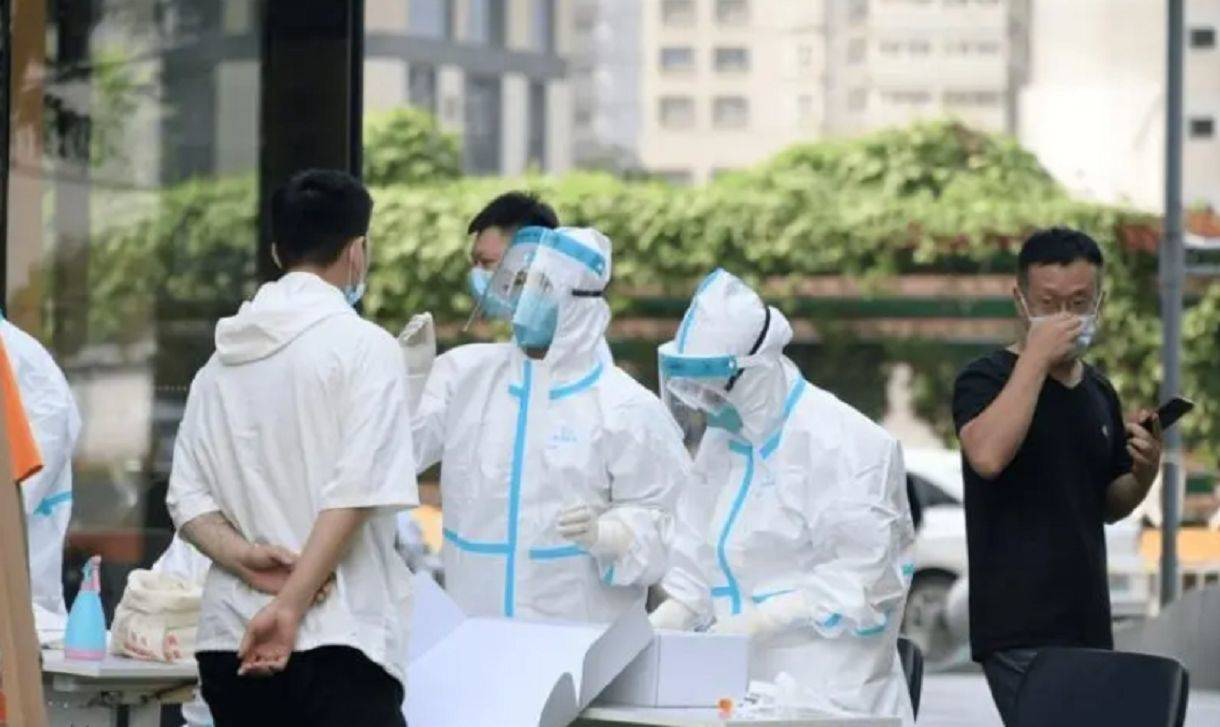 河南防疫新规暗藏三大玄机，菜篮子、健康码与基层干部的深夜电话