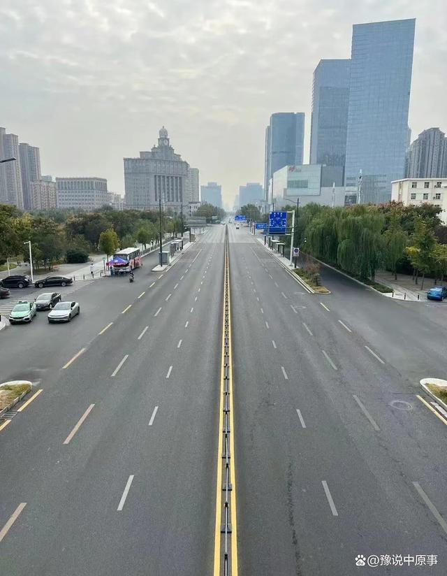 郑州疫情启示录，当一座城市被迫按下慢放键