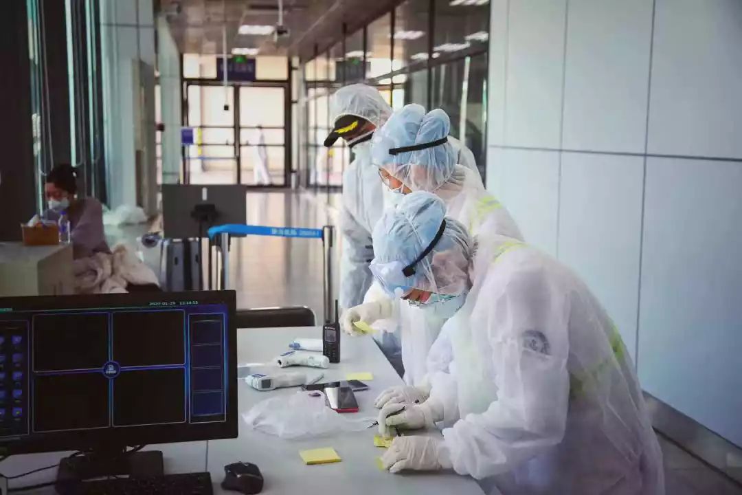 河南硬核防疫再升级，为何对南京疫情祭出最严政策？背后藏着这些信号…