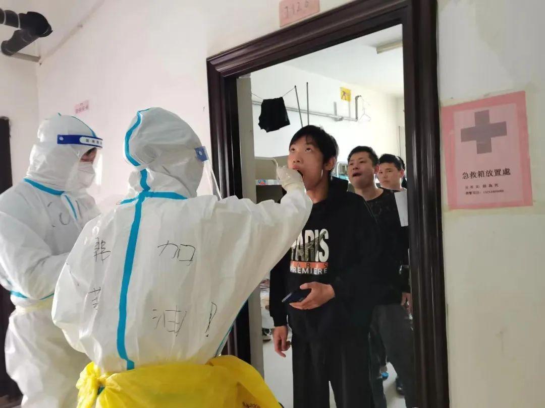河南疫情今日动态，核酸亭变身健康驿站背后，藏着什么治理智慧？
