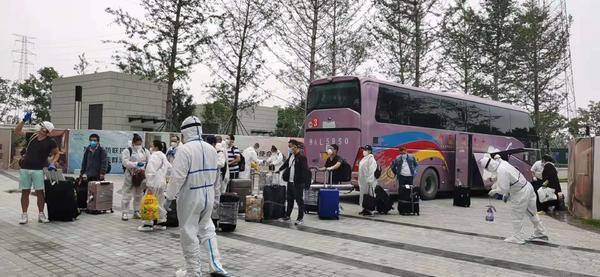 空港疫记，当北京飞香港变成一场社会实验