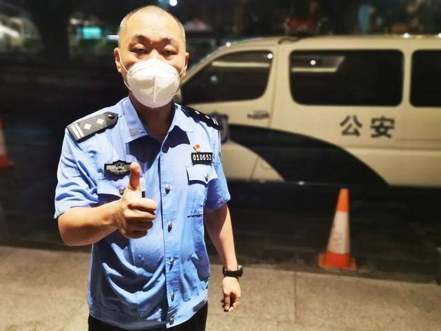 疫情三年后，北京机场与广州的防控逻辑为何截然不同？