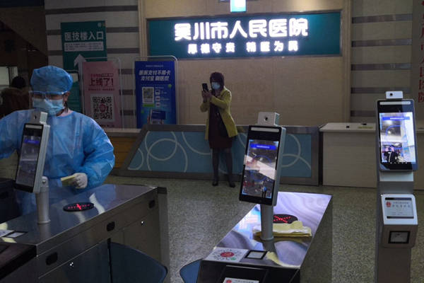 太原机场防疫黑科技大揭秘，从人脸识别到空气消毒的隐形战场