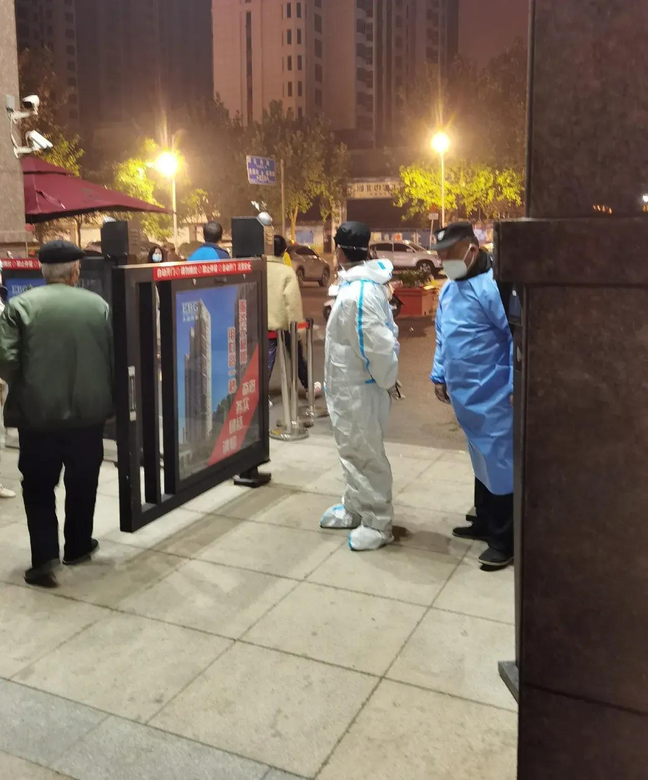 石家庄机场的空中静默，疫情下的航班如何改写一座城的命运？