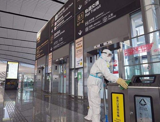 北京机场疫情防控热线24小时，一座城市的免疫系统与人文温度