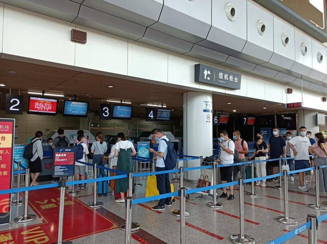 重庆机场对北京乘客的防疫要求，一场城市间的健康博弈