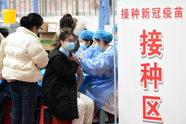 重庆疫苗往事，新冠时代的江湖与庙堂之争