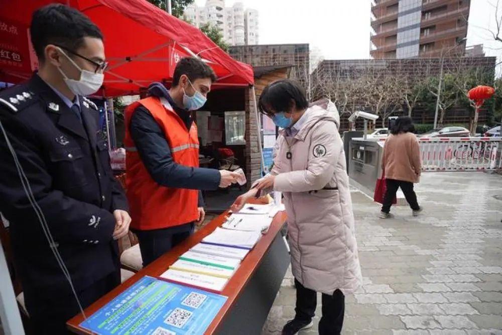 上海疫情真相，数据背后的冷与市民心中的暖