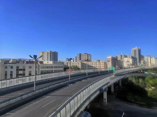 乌鲁木齐防疫，当城市按下暂停键，人性却开启了快进模式