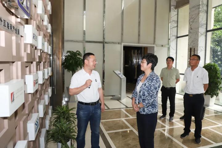 杭州与上海，疫情下的双城记，谁在围城外守望相助？