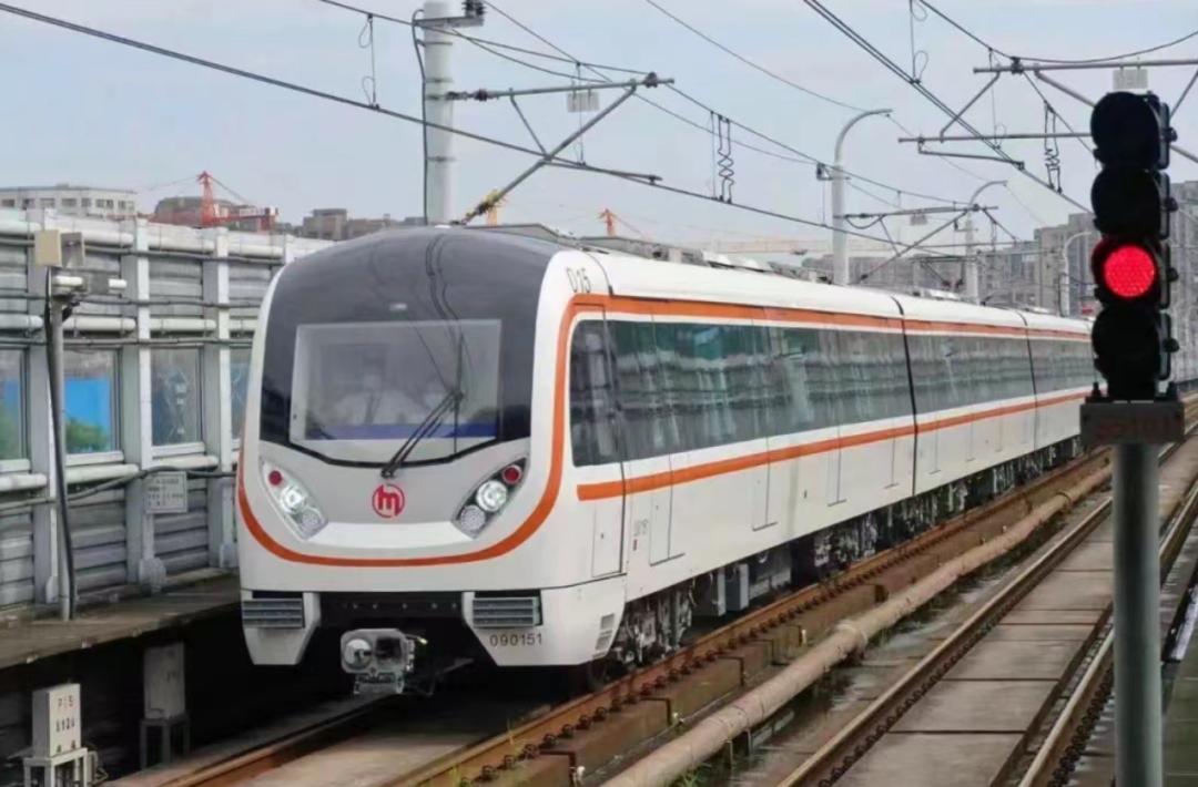 杭州与上海，疫情下的双城记，谁在围城外守望相助？