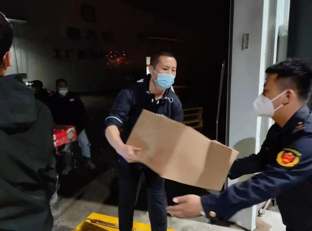 上海防疫指挥部的静默战役，当2500万人的心跳被调成震动模式