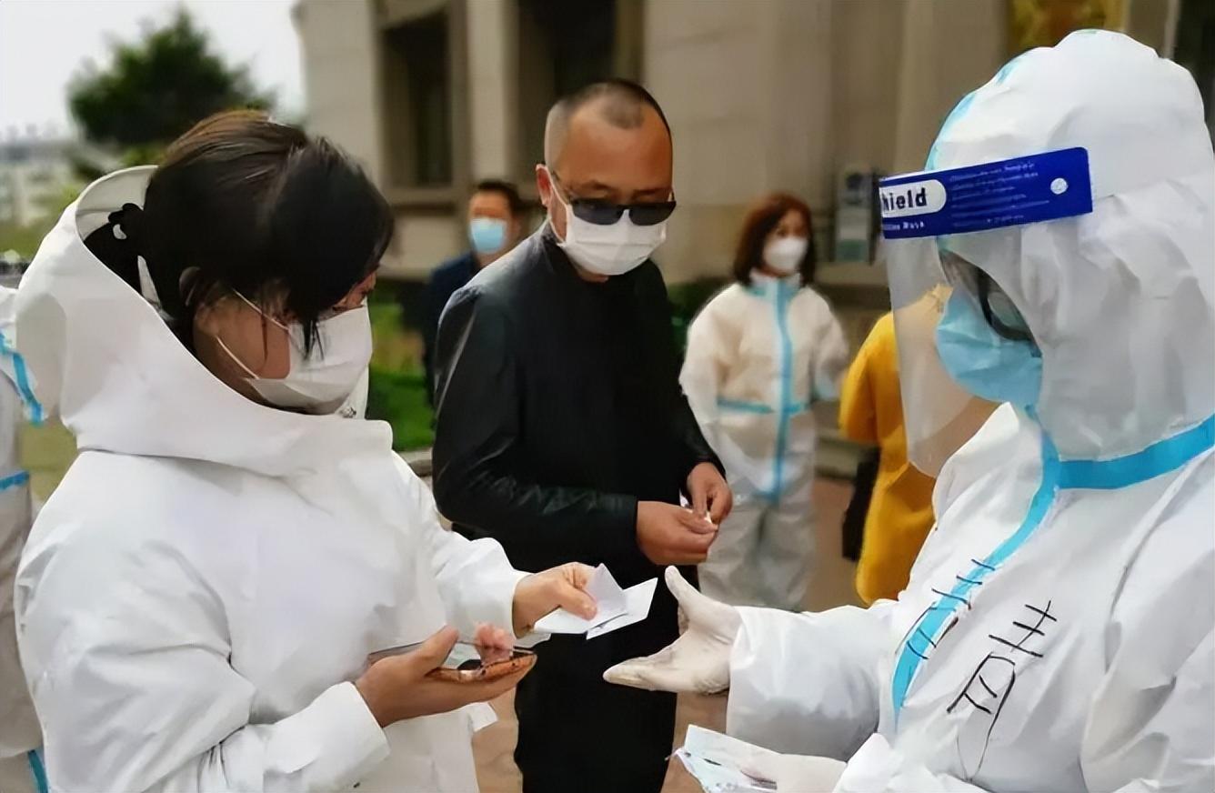 上海防疫指挥部的静默战役，当2500万人的心跳被调成震动模式