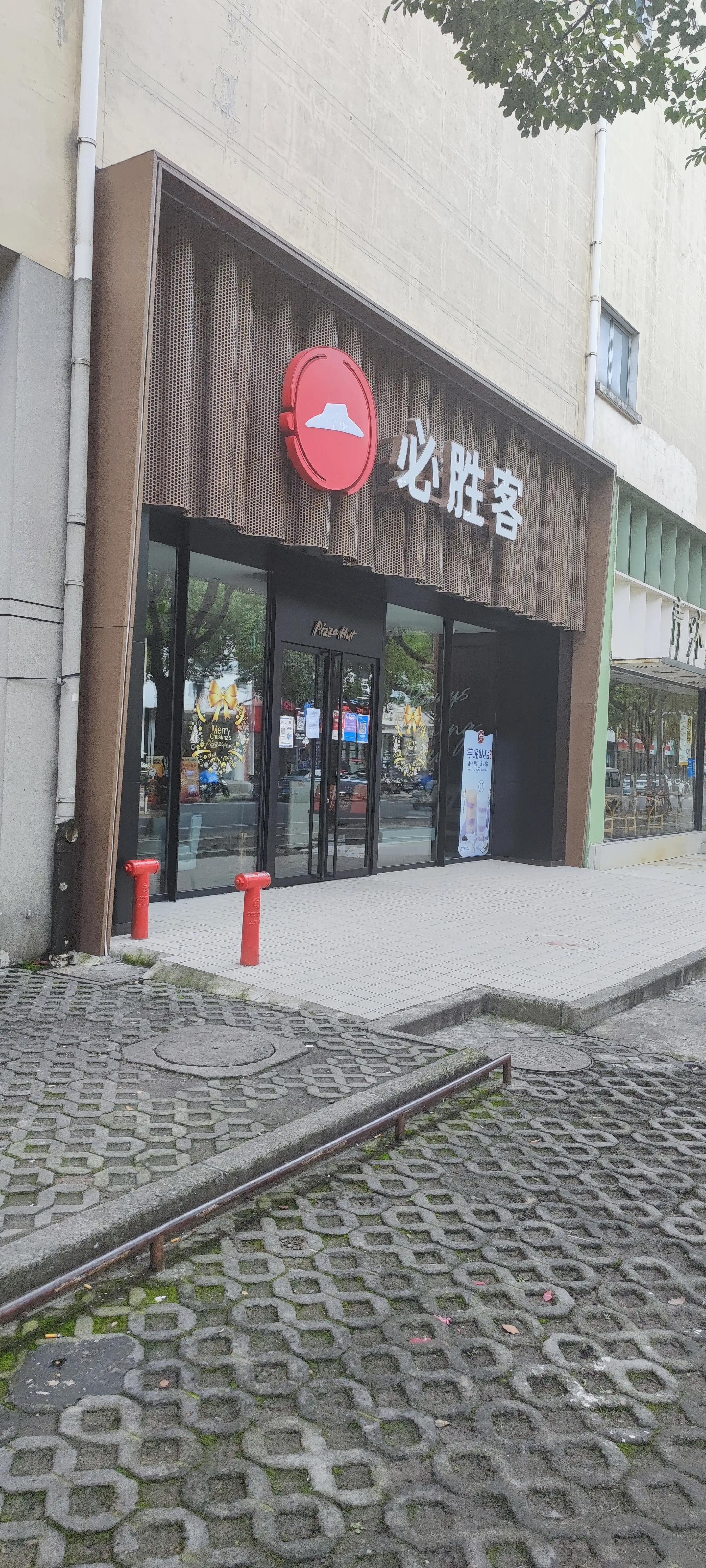 藏在官网代码里的秘密，上海疫情防控办的数字防线如何运转？