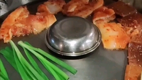 当成都火锅遇上上海生煎，疫情下的城市性格大碰撞
