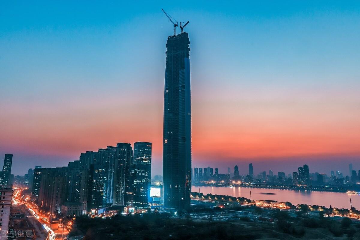 上海向左，武汉向右，两座城市的政策基因与未来博弈