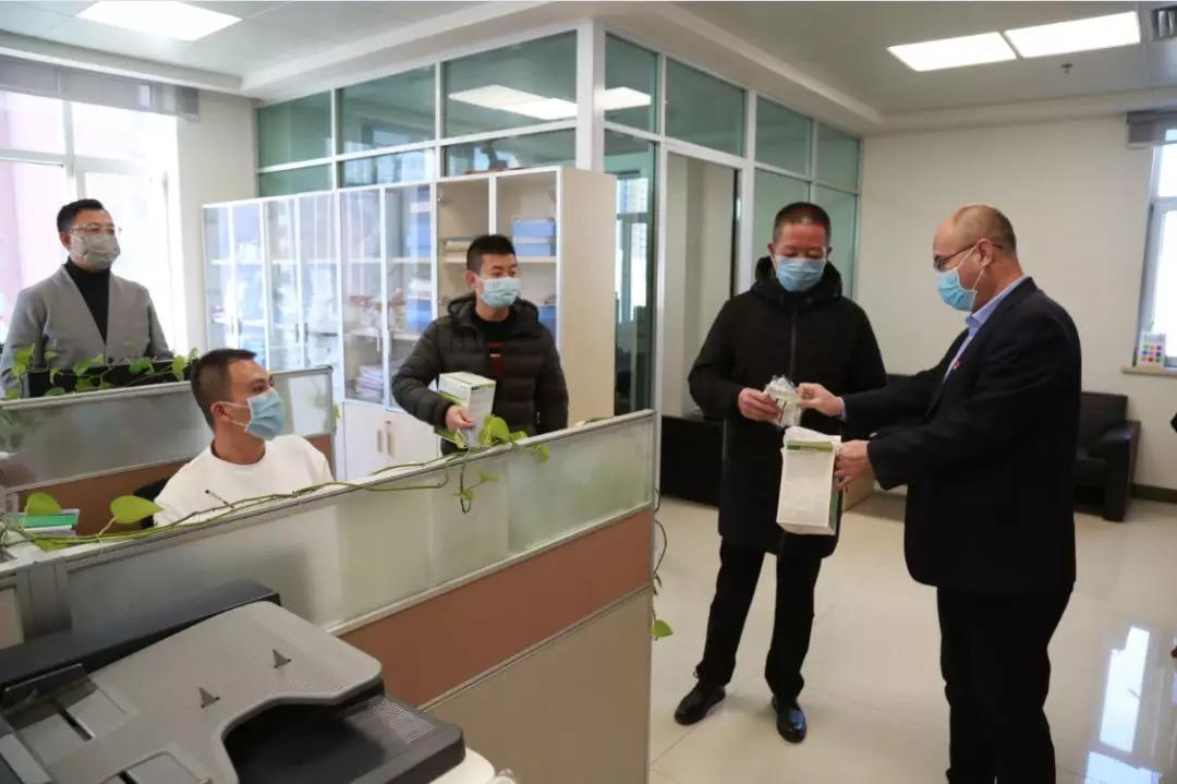 西宁疫情管控，高原之城的静默与突围