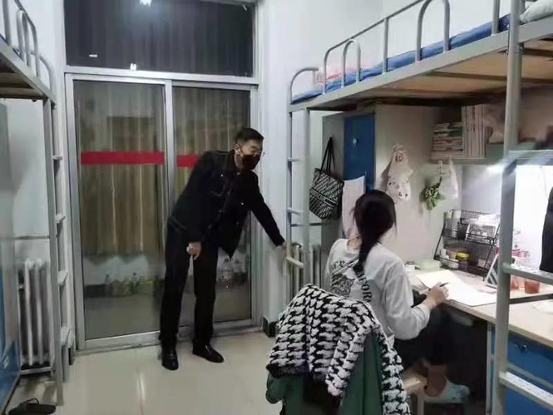 当上海市疫情发布官网遇上银川最新，一场跨越千里的数据对话与治理启示