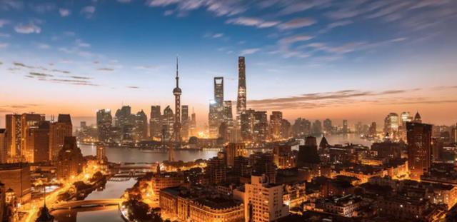 上海疫情启示录，一座超大城市如何在与病毒的极限拉扯中重塑韧性