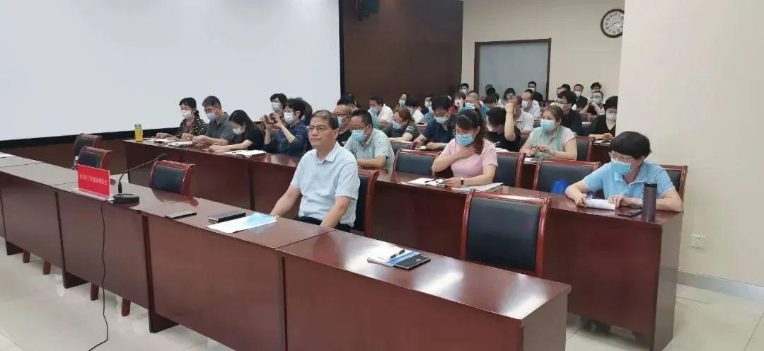 卫健委主任的上海时刻，当专业主义遭遇城市治理的极限挑战