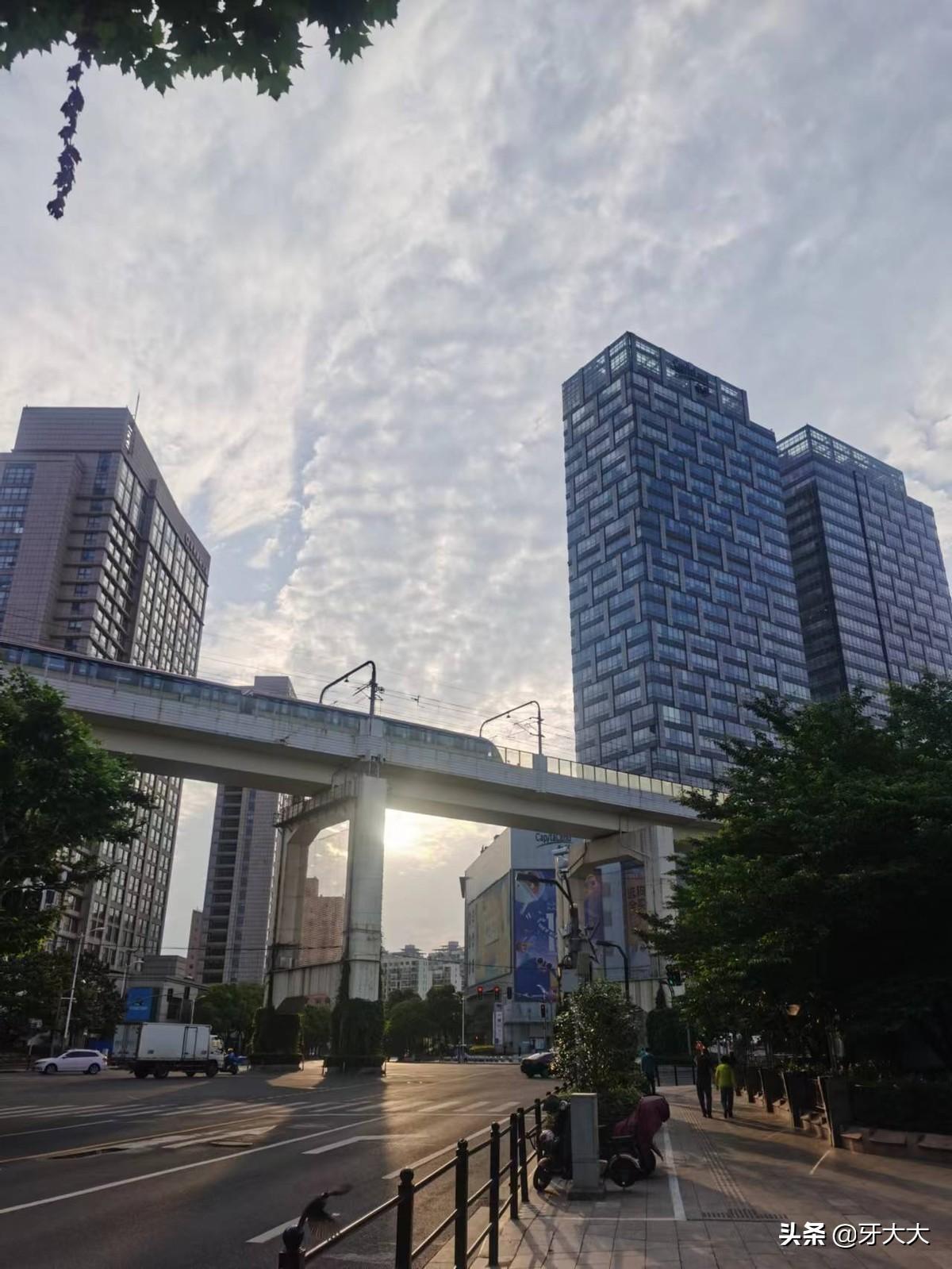 战时状态下的上海，疫情防控指挥公告背后的城市韧性密码