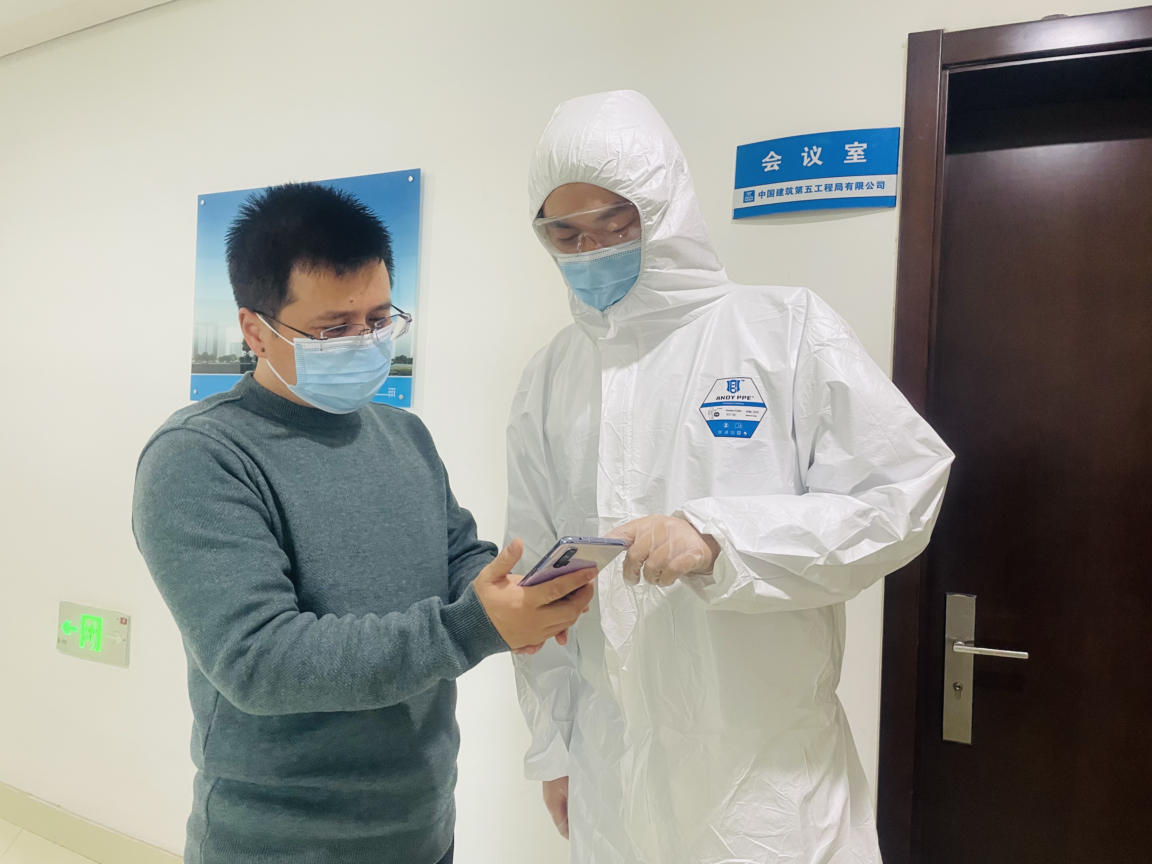 山东驻沪防疫专班，黄浦江畔的鲁大壮如何用土办法破局超大城市防疫？