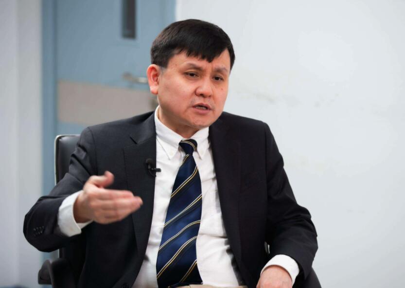 张文宏升任卫健委副主任，一个‘网红医生’的体制内突围与争议