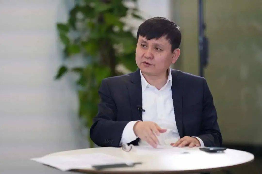 张文宏的不合时宜，一个防疫主任与一座城市的灵魂对话