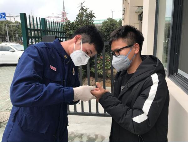 浙江深夜发布防疫七条，这些行业暂停营业，跨市出行需报备！背后藏着什么信号？